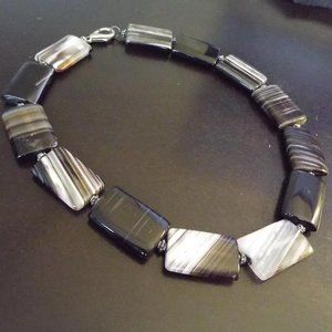 BROWN & BLACK BANDED AGATE BEVELED STONE RECTANGLES 139 GR. 18" L. NECKLACE 73